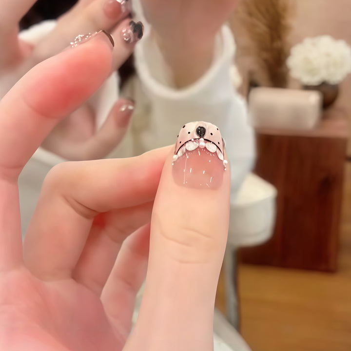 Elegante Kunstnägel mit Blumendekor und Glitzer Karnz