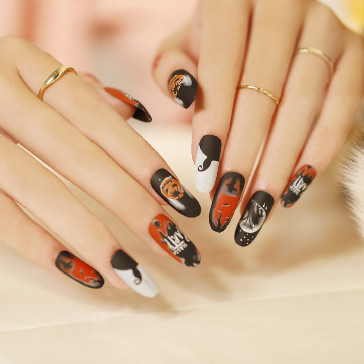 Kreative Halloween-Nagelkunst Karnz