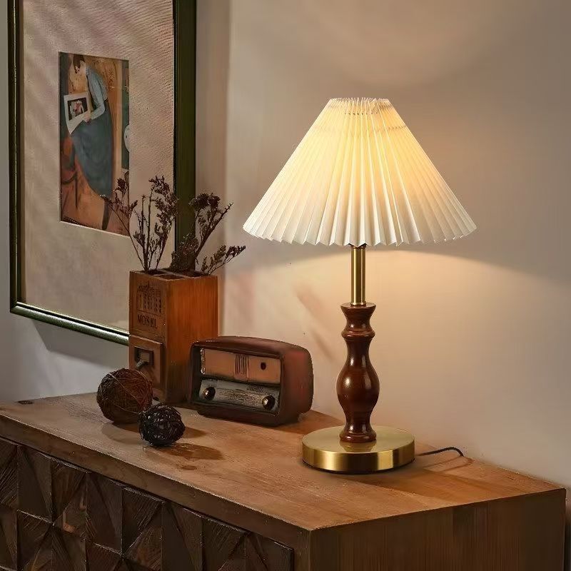 Stylische Übergangstischlampe