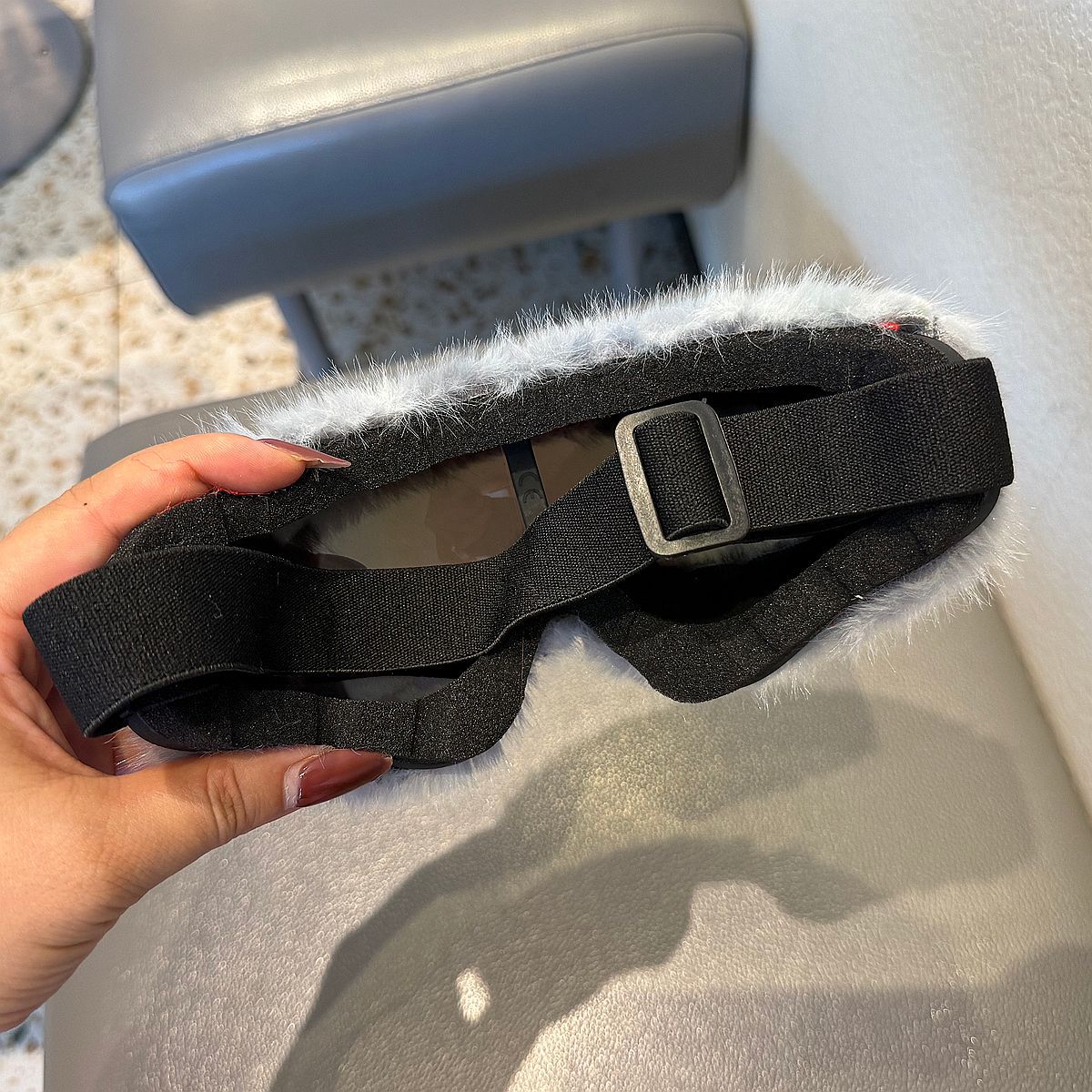 Damen Sportliche Skibrille mit luxuriösem Plüschrand Karnz