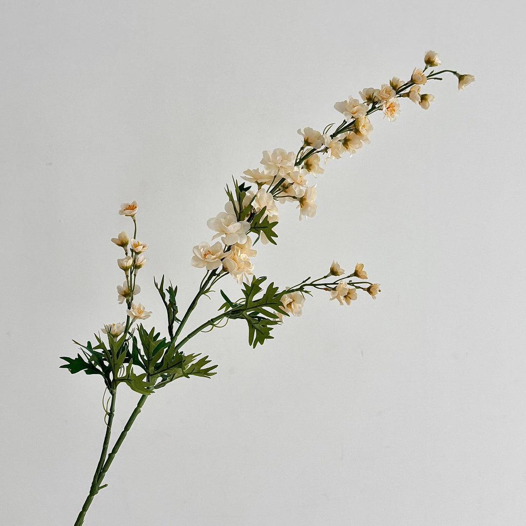 Künstlicher Blütenzweig mit detailreichen roten Blüten Karnz