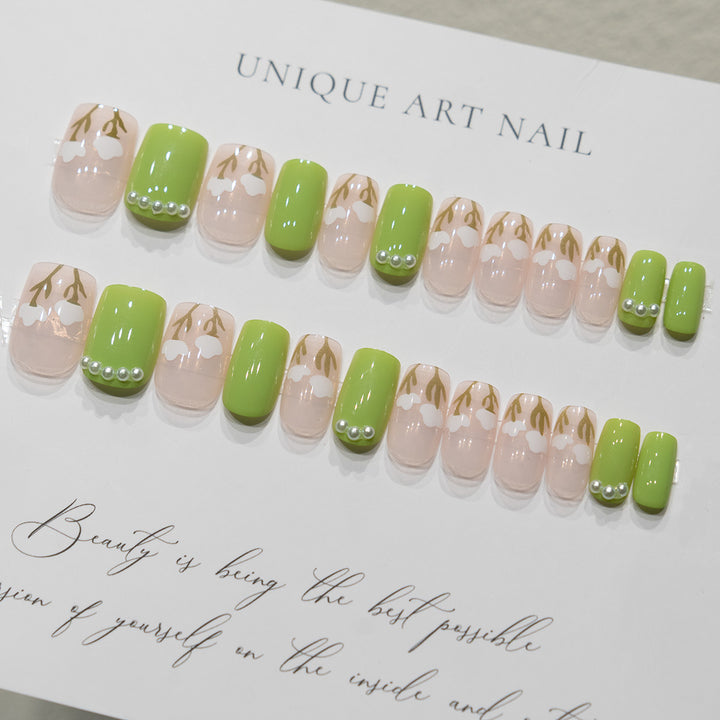Künstlerisches Florales Acryl-Nageldesign