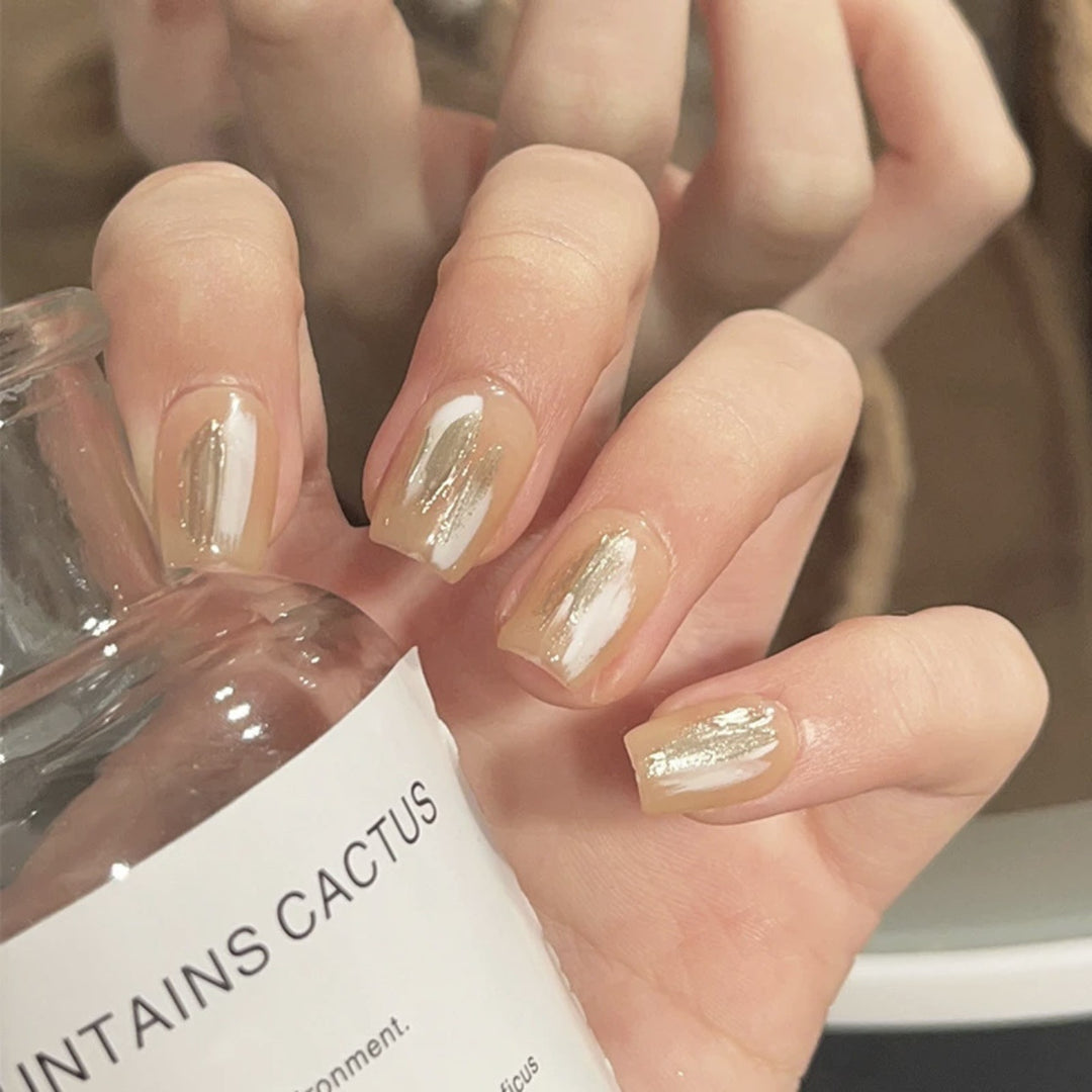 Elegantes Goldakzent-Presse-auf-Nagel-Set