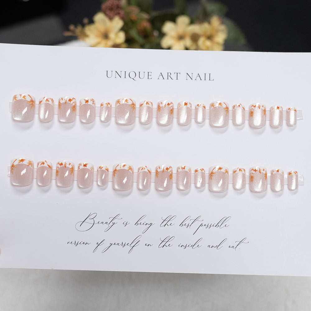 Herbst-inspirierte florale Press-On-Nagelkunst