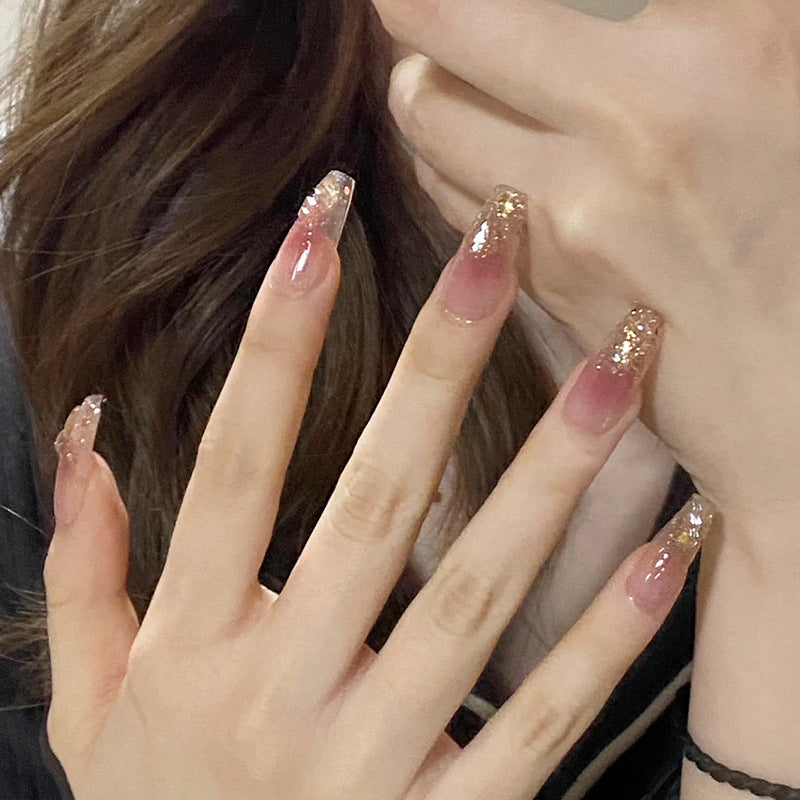 Kunstnägel mit glamorous Glitzerakzenten Karnz