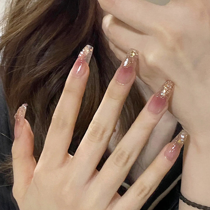 Kunstnägel mit glamorous Glitzerakzenten Karnz