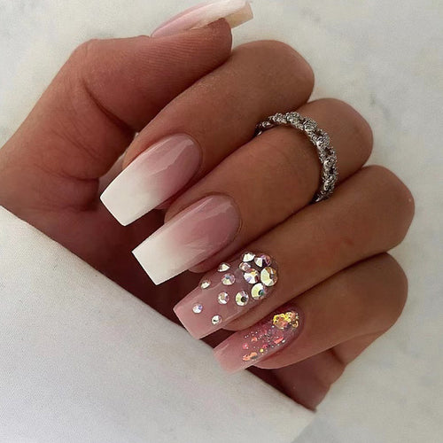 Kunstvolle Acryl-Nägel mit elegantem Glitzer-Design Karnz