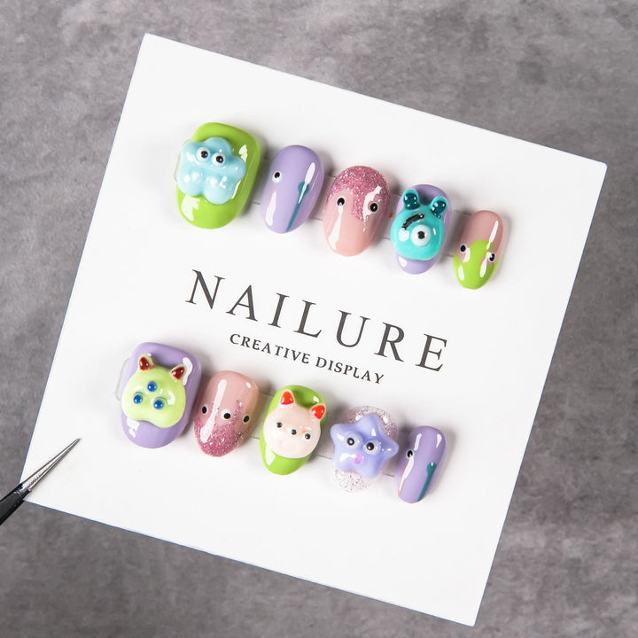 Künstlerisches Nagelkunstset mit verspielten 3D-Designs