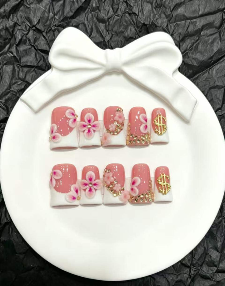 Dekoratives Press-On Nail Art Set mit floralen und Insektenakzenten