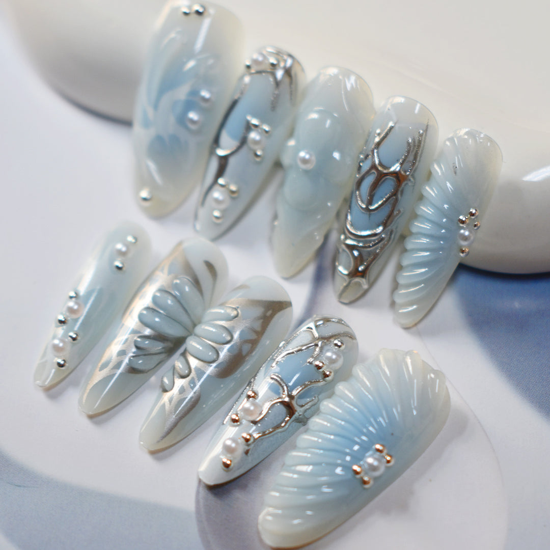 Künstlerisches Press-On Nageldesign Karnz