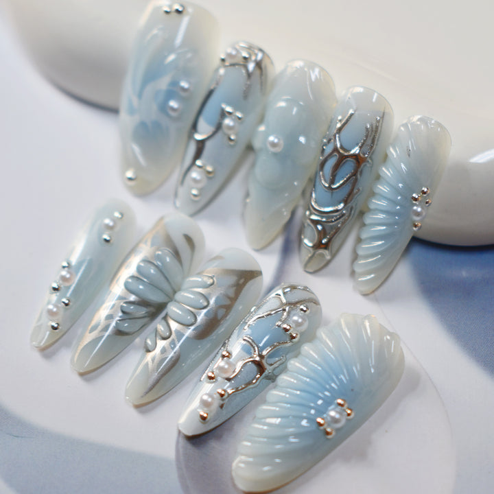 Künstlerisches Press-On Nageldesign Karnz