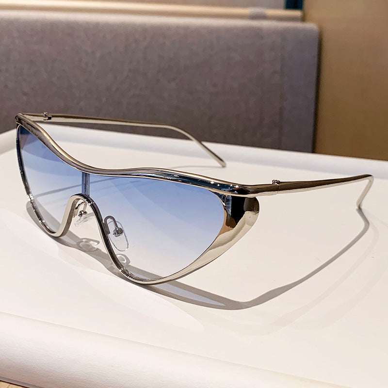 Damen futuristische Oversized-Sonnenbrille mit markantem Design Karnz