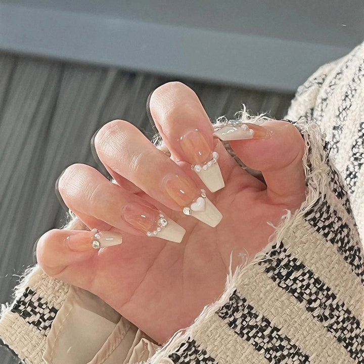 Glamouröse Stiletto Press-On Nägel mit Kristallakzenten Karnz