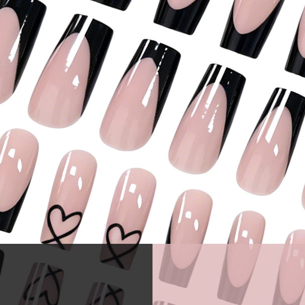 Elegantes herzgemustertes Acryl-Nageldesign Karnz