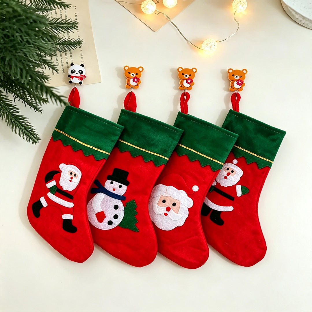 Niedlicher Weihnachtsstrumpf mit festlichen Motiven Karnz
