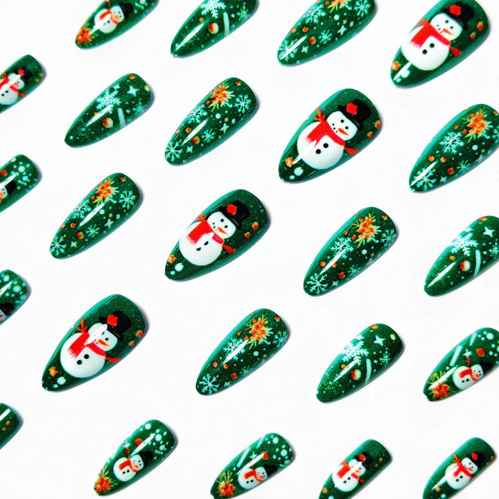 Kunstnägel mit Festlichem Schneemann-Design Karnz