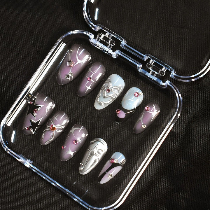 Künstlerisches Nageldesign Karnz