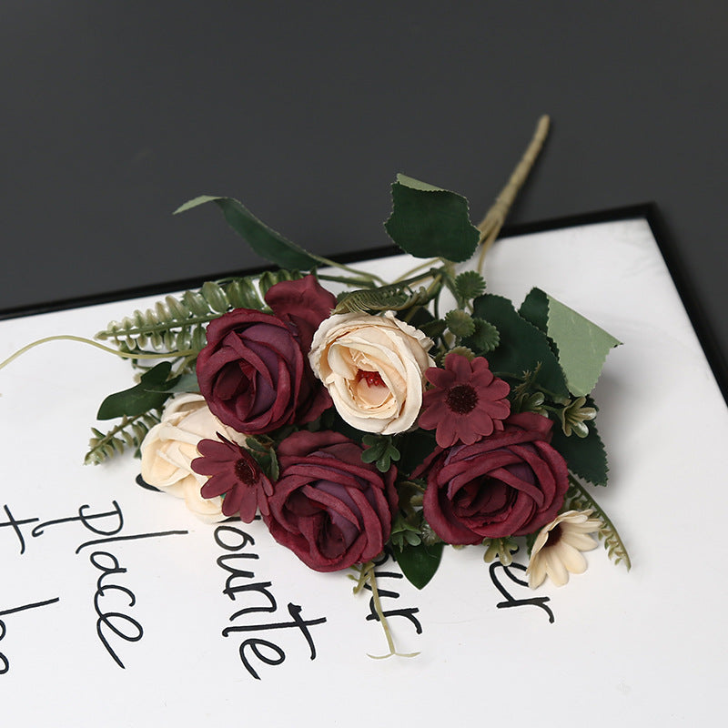 Dekorative Blumenarrangement für Tischdisplay