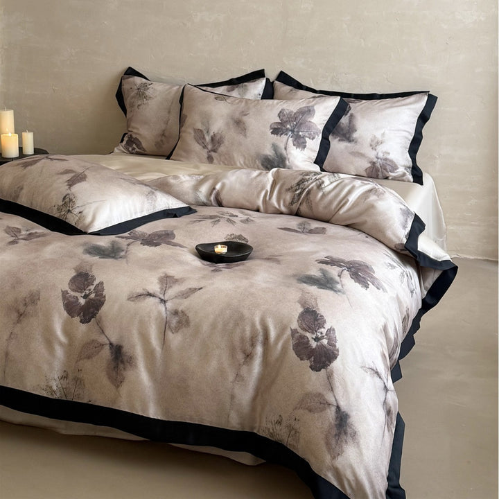 Luxuriöses Satin-Blumen-Bettwäsche-Set mit kontrastierendem schwarzem Rand