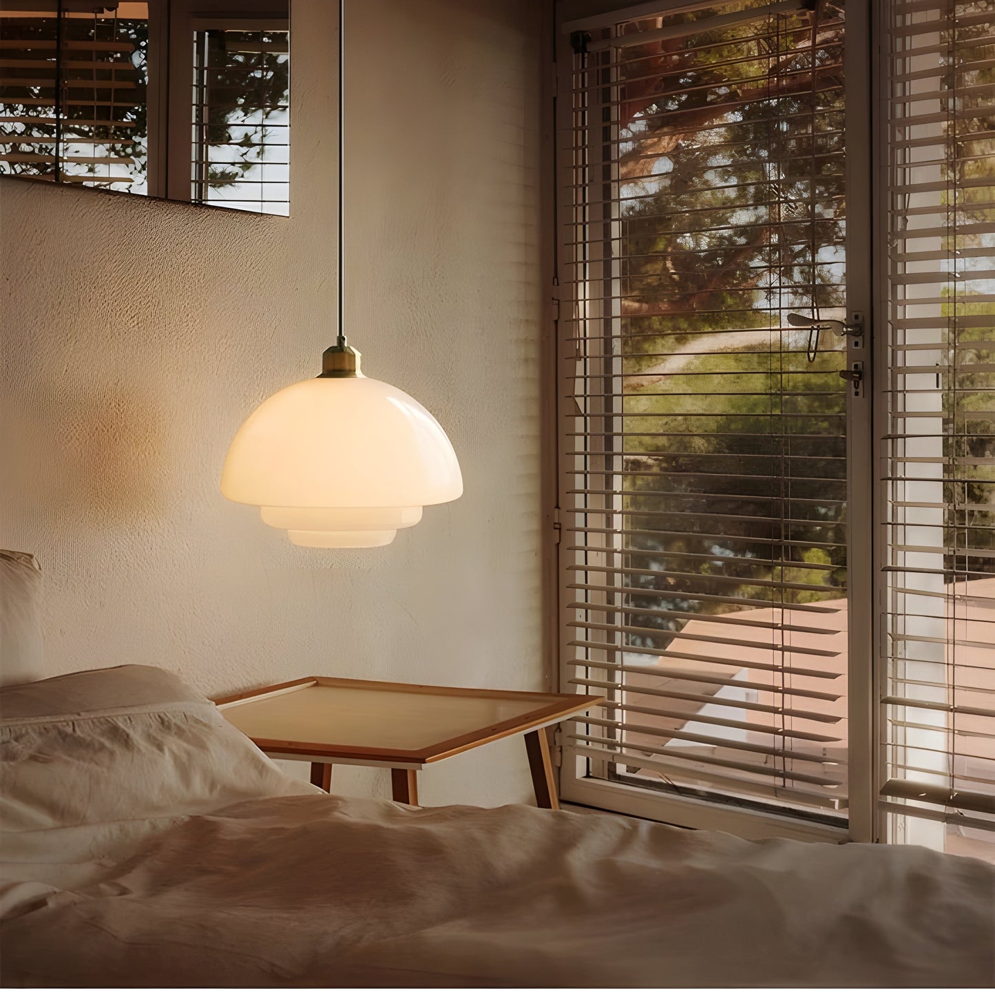 AuraBeam Licht – Minimalistische cremefarbene LED-Pendelleuchte aus Glas | Karnz