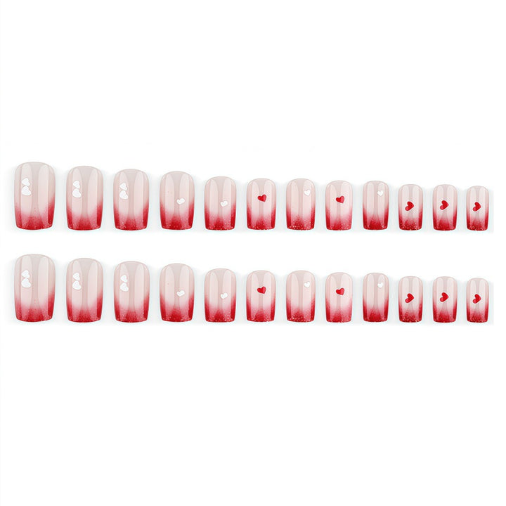 Romantische Nagelkunst mit Herzmotiven Karnz