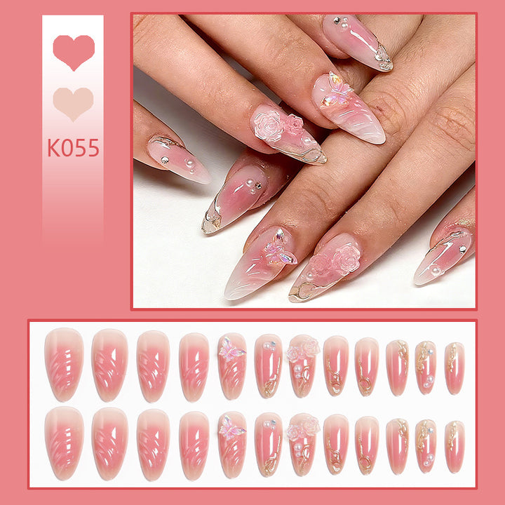 Kunstnägel mit zartem Rosen-Design und Glitzerakzenten Karnz