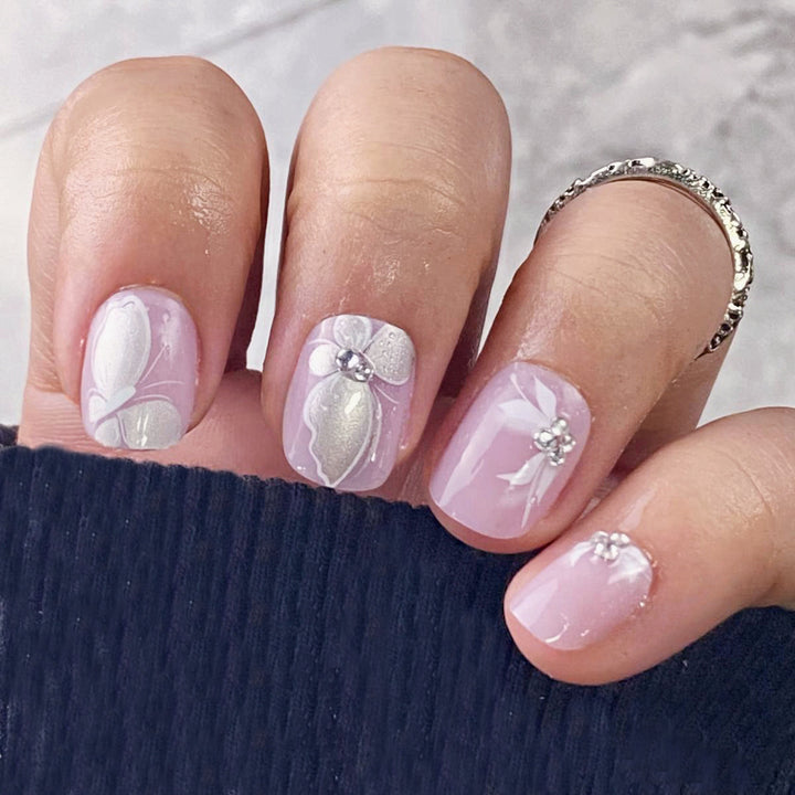 Dekorative Blumen Nagelkunst Karnz
