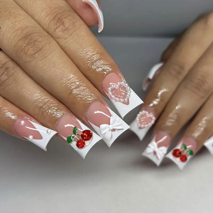 Elegante dekorative Nagelkunstverlängerungen Karnz
