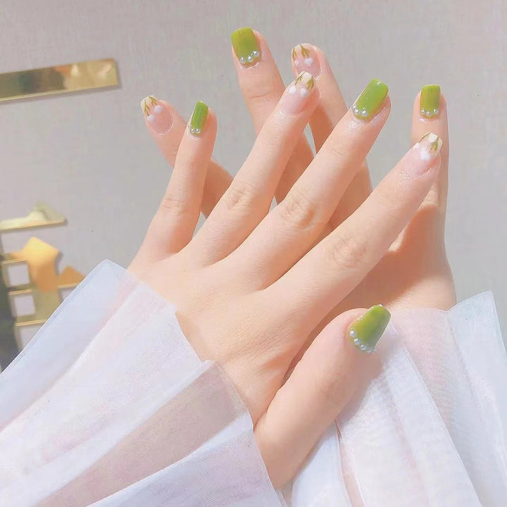 Künstlerisches Florales Acryl-Nageldesign