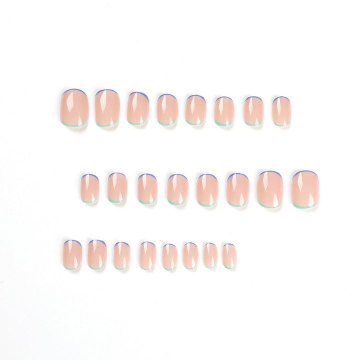 Kunstvolle Nagelkunst mit kreativen French-Tips Karnz