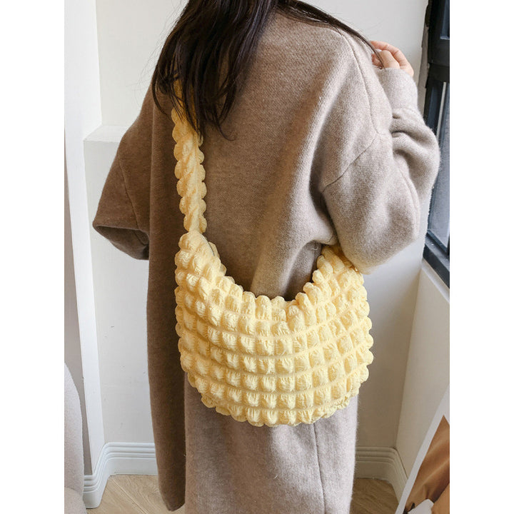 Texturiertes Stoff-Hobo-Bag Karnz