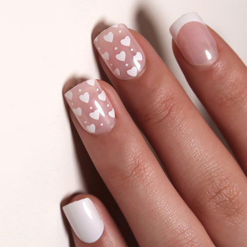 Kunstvolle Nagelkunst mit Herz-Muster Karnz