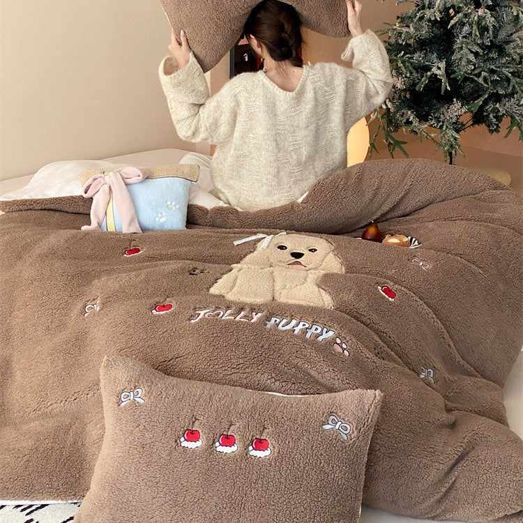 Plüsch-Bettwäsche-Set mit Sherpa-Finish, gesteppter Kuscheldecke und besticktem Welpenmotiv Karnz