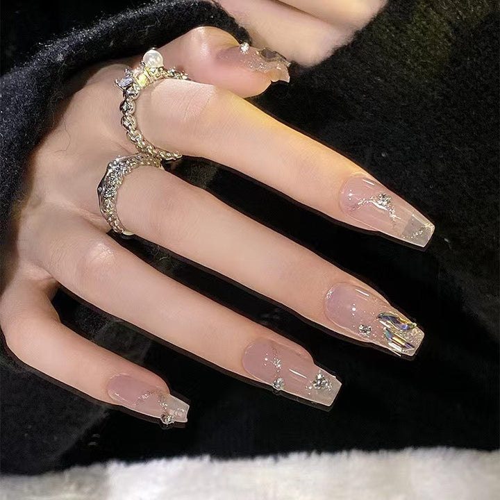 Dekorative Nagelspitzen