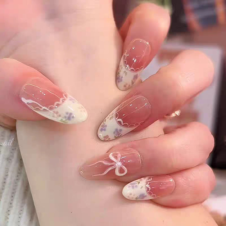 Dekorative Press-On Nagelkunst Karnz