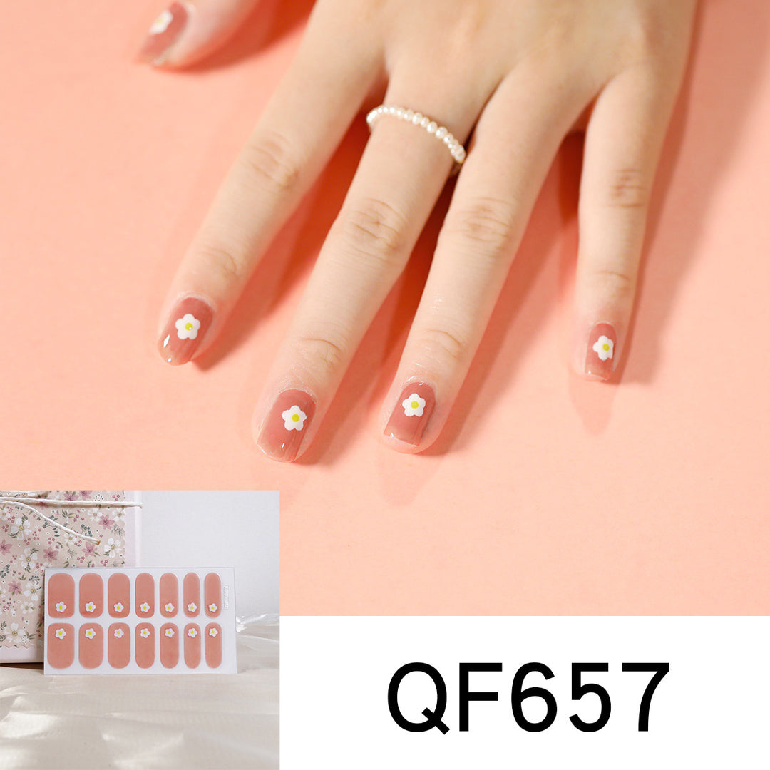 Künstliche Nagelkunst mit herzförmigen Designs und sanften Farbverläufen Karnz