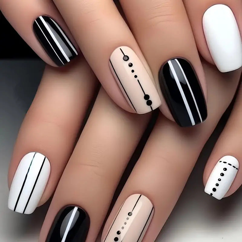 Künstlerische geometrische Press-On Nagelkunst Karnz