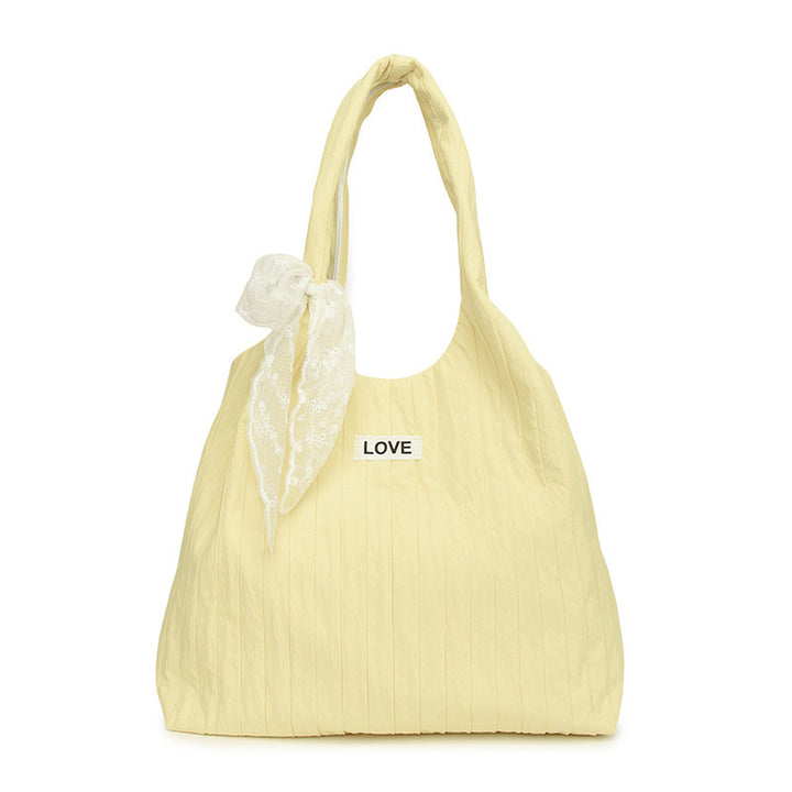 Freizeit-Tasche mit Strukturiertem Design und Verspieltem Schal Karnz
