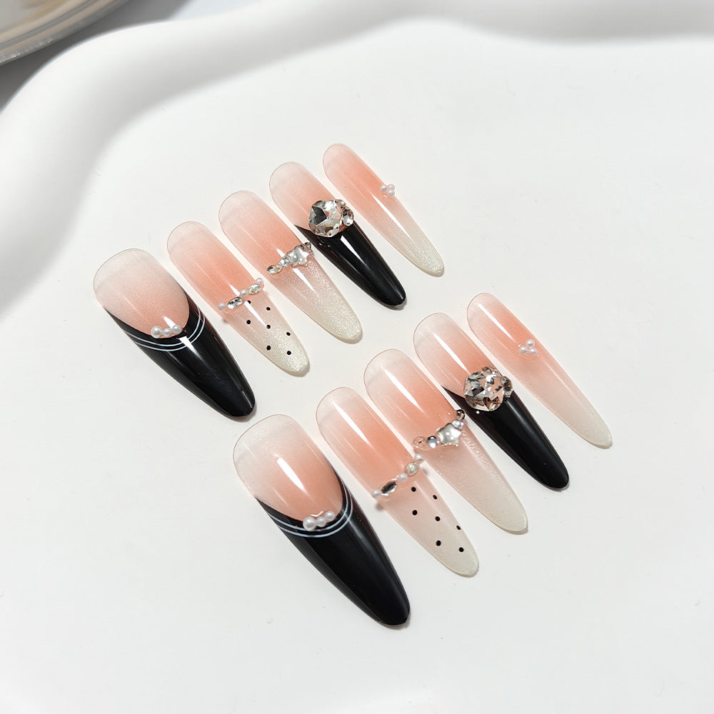 Elegante Stiletto Kunstnägel mit Funkelnden Strassdetails Karnz