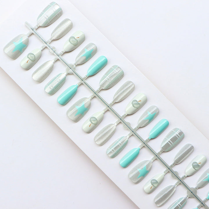 Stylisches Press-On Nagelkunst-Set mit geometrischen Mustern