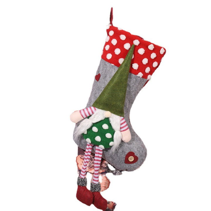 Verspielter Weihnachtsstrumpf mit Gnom-Motiv Karnz