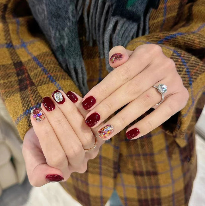 Elegantes Press-On Nail Art Set mit Edelstein-Akzenten Karnz