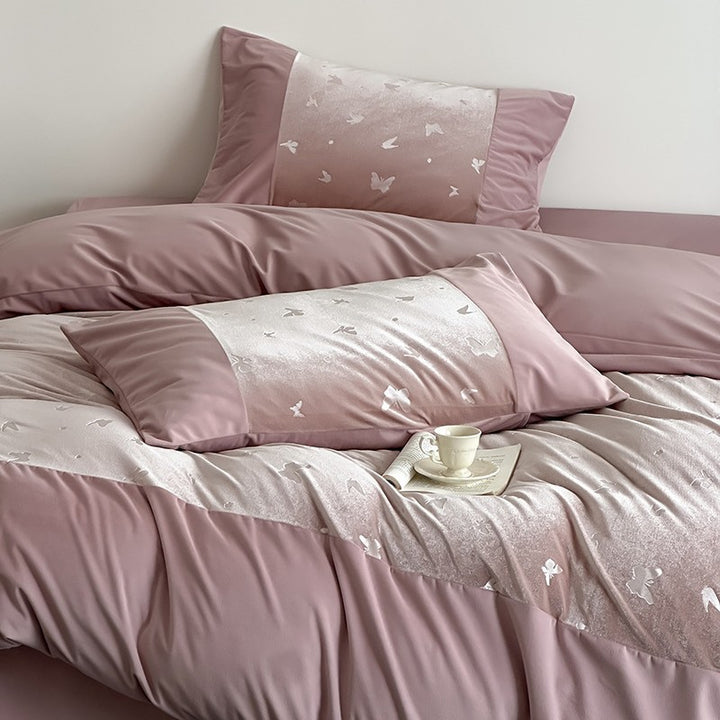 Luxuriöse Bettwäschegarnitur mit seidenmattem Finish und Schmetterlingsjacquard