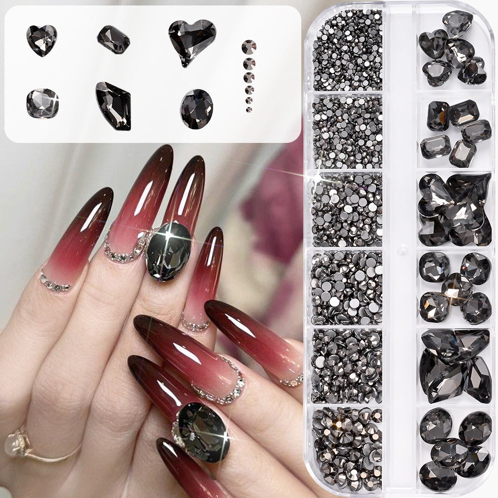 Dekorative Kristall-Nagelkunst-Verzierungen