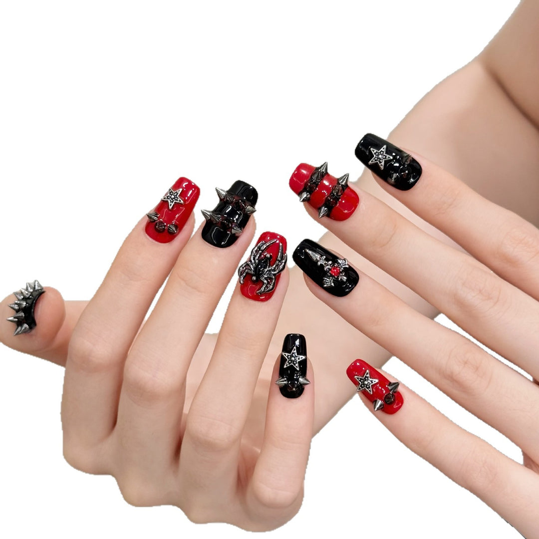 Edgy rock-inspirierte Press-On-Nageldesigns