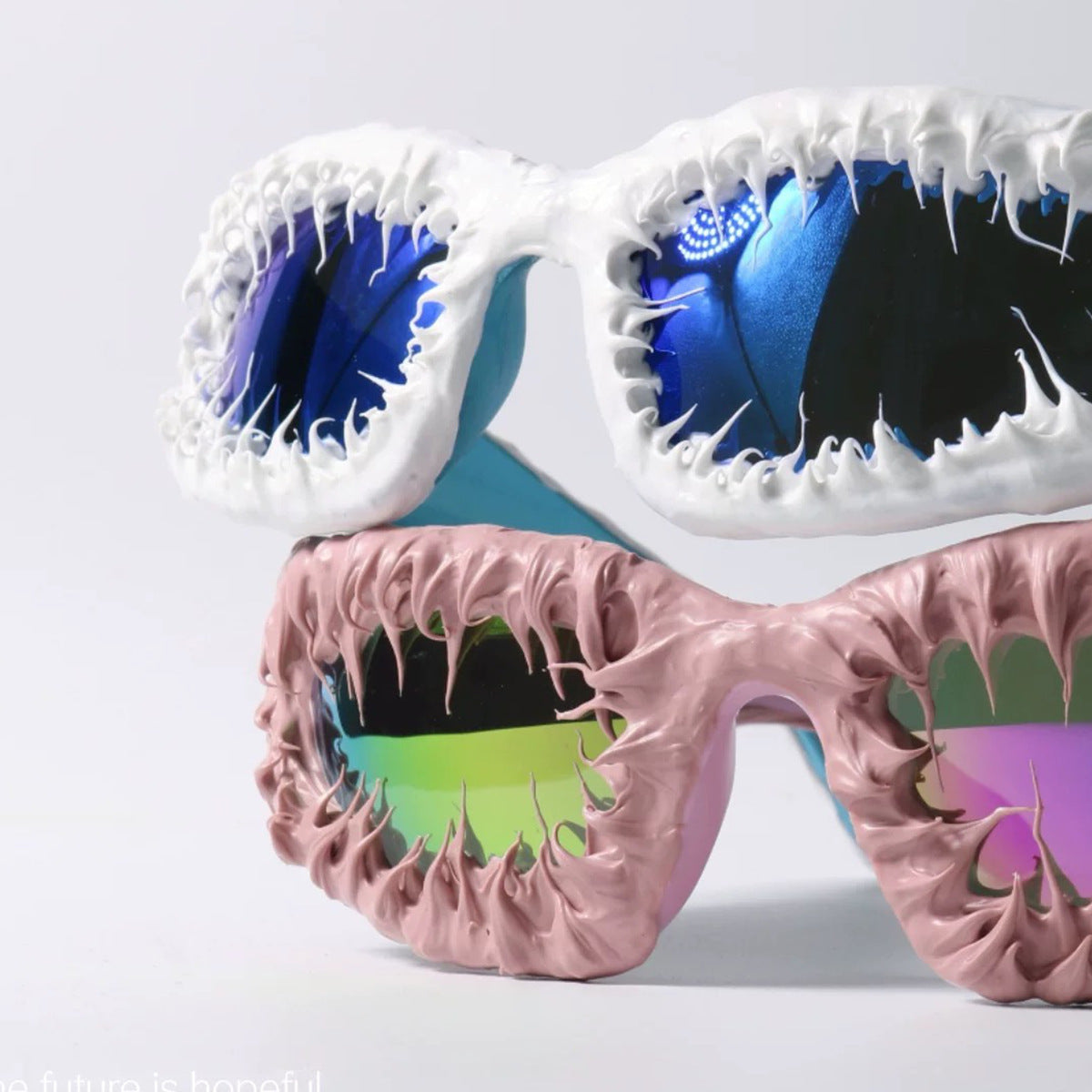 Damen kreative Design-Sonnenbrille mit einzigartigem strukturierter Rahmen Karnz