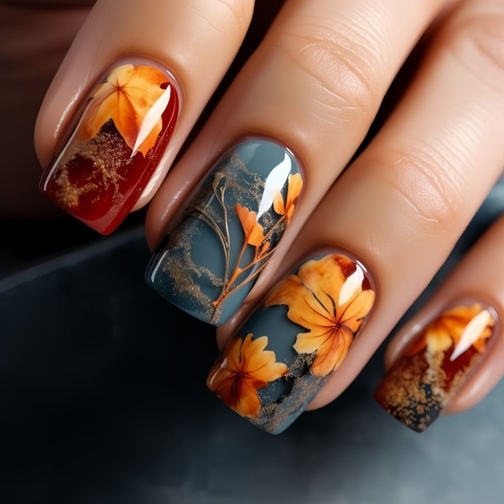 Kreatives Design-Nagelset Karnz
