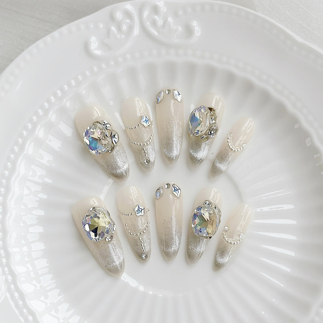 Dekoratives Nail Art Set mit Strass- und Metallic-Akzenten