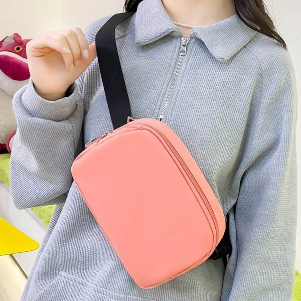 Modische Gürteltasche In Minimalistischer Form Karnz