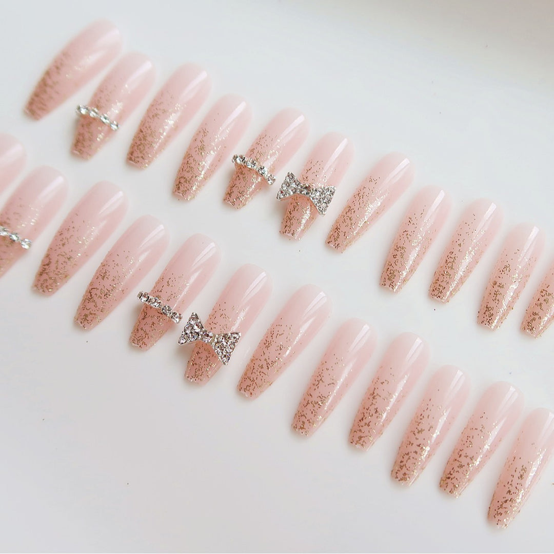 Luxus Glitzernde Press-On Nagelkunst Karnz